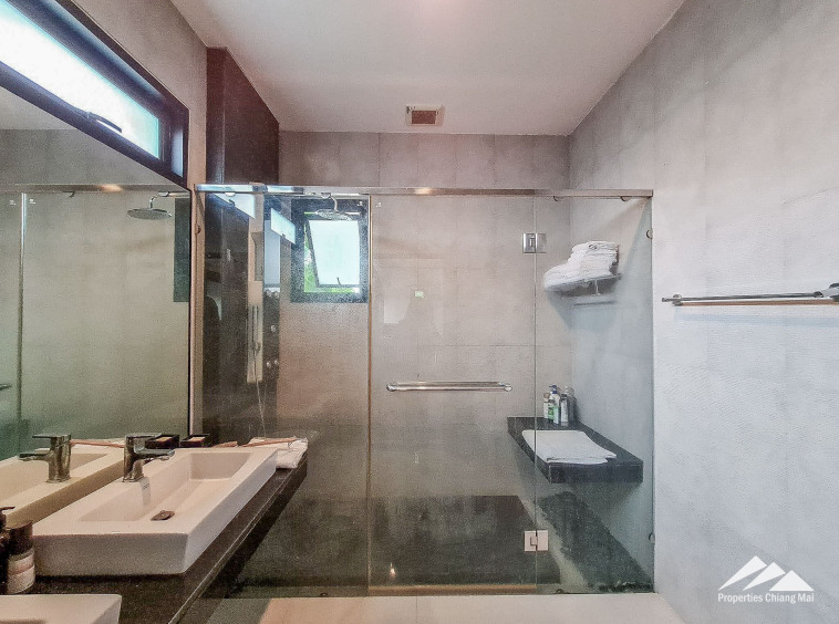 House and Commercial Space For Sale In Mae Rim, Chiang-Mai - PC-MR003