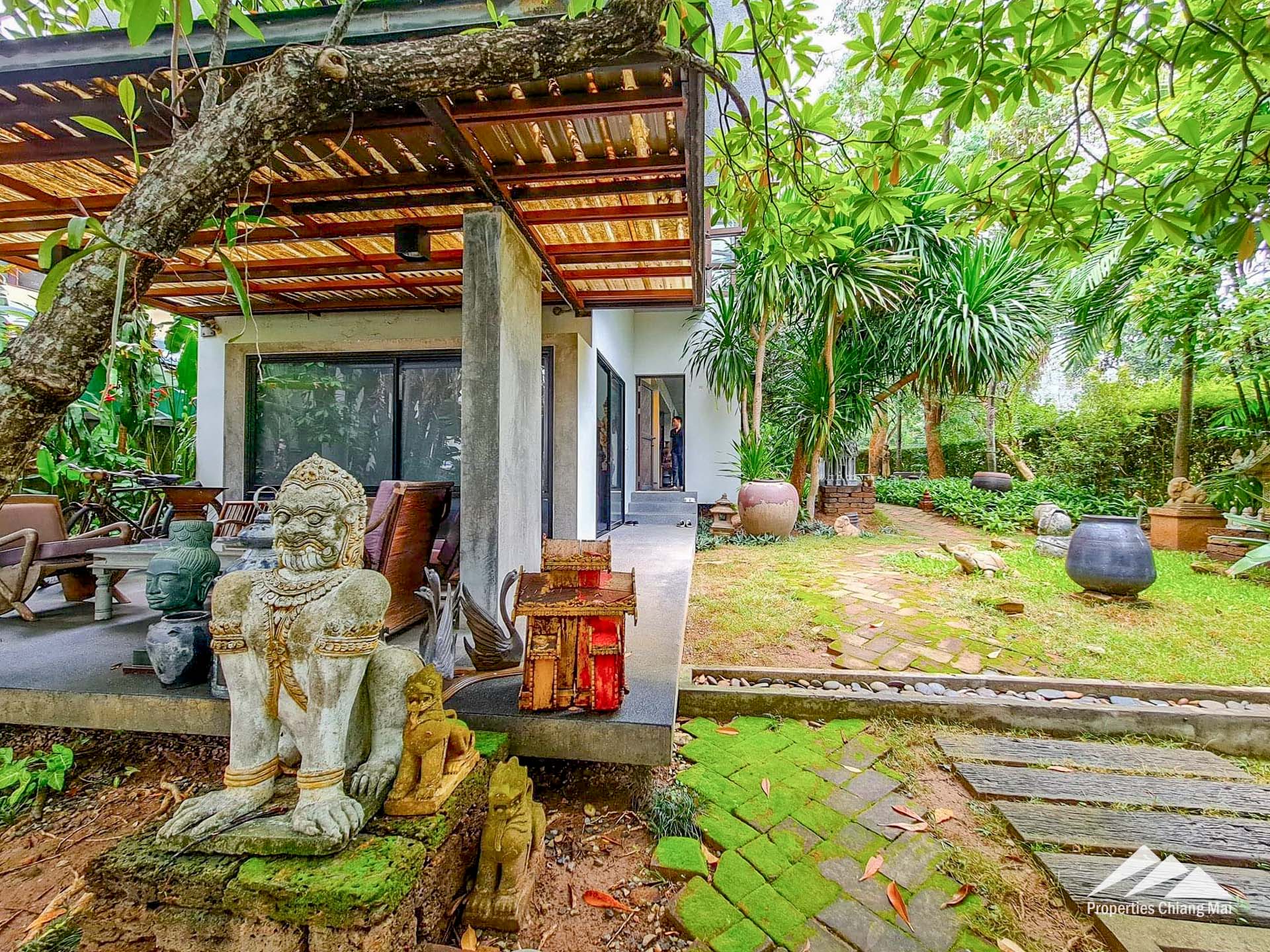 House and Commercial Space For Sale In Mae Rim, Chiang-Mai - PC-MR003