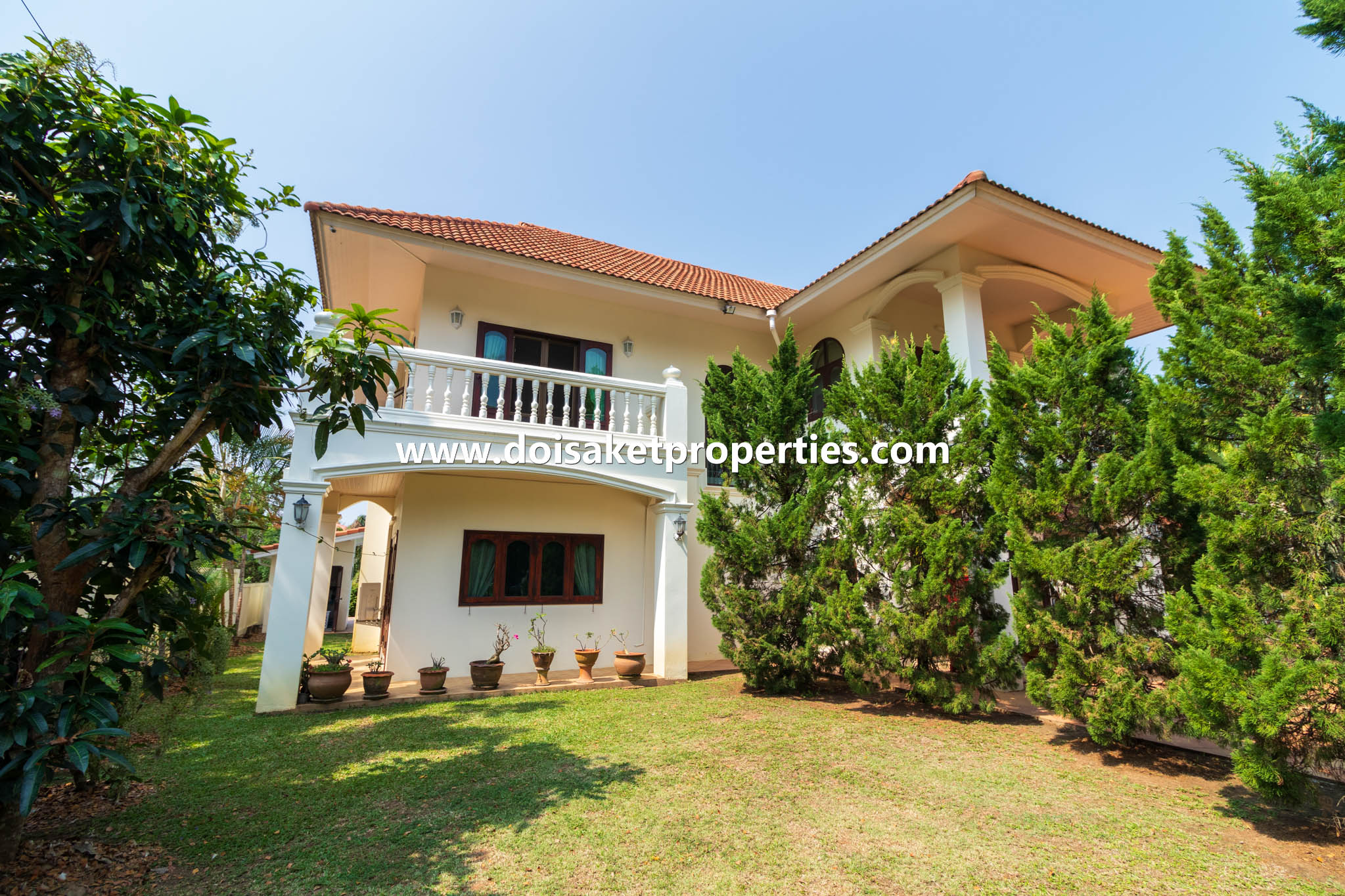 Doi Saket-DSP-(HS332-04) Outstanding 4-Bedroom Family Home with Swimming Pool for Sale in Luang Nuea