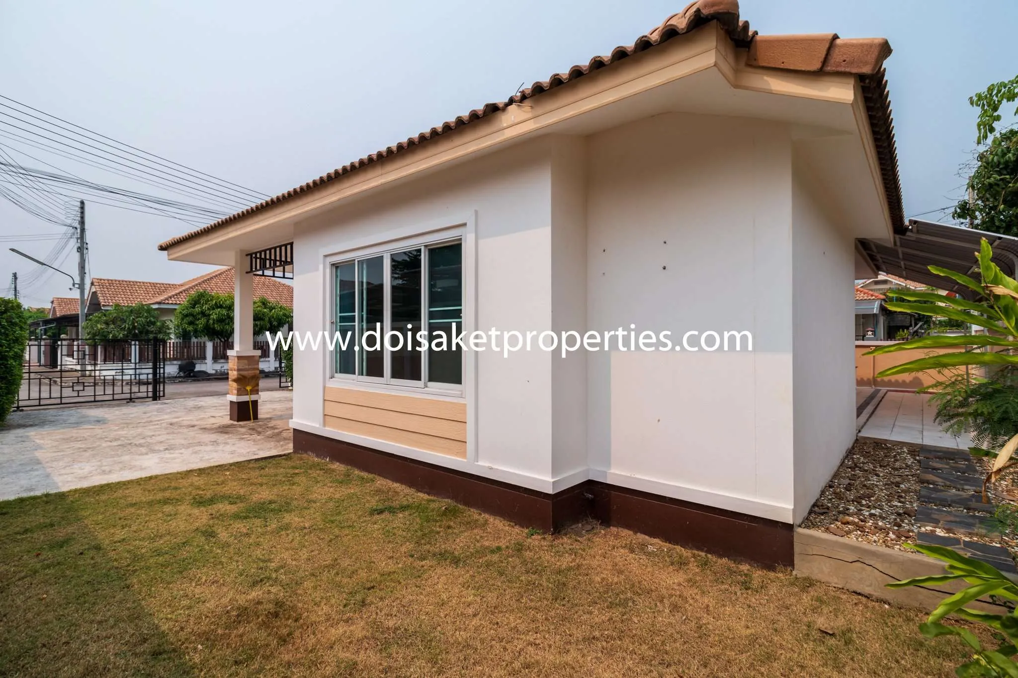 San Kamphaeng-DSP-(HS214-03) Newly-Renovated Single Story Home for Sale in San Kamphaeng