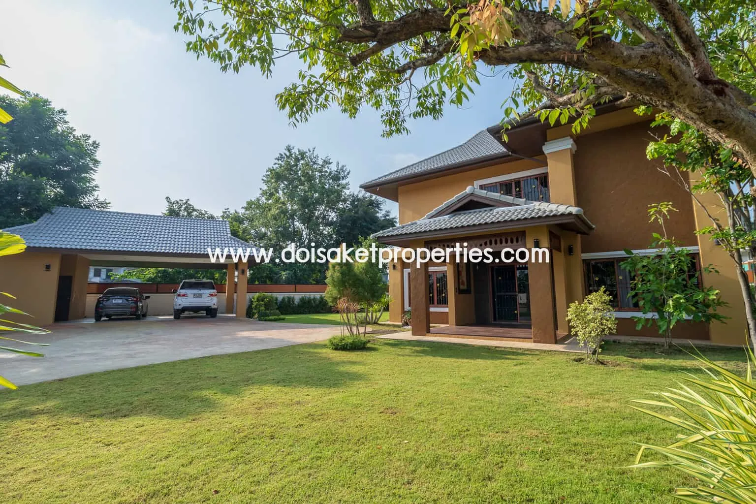 San Sai-DSP-(HS210-04) Gorgeous 2 Storey Home with Swimming Pool for Sale in a Moo Baan in San Na Meng