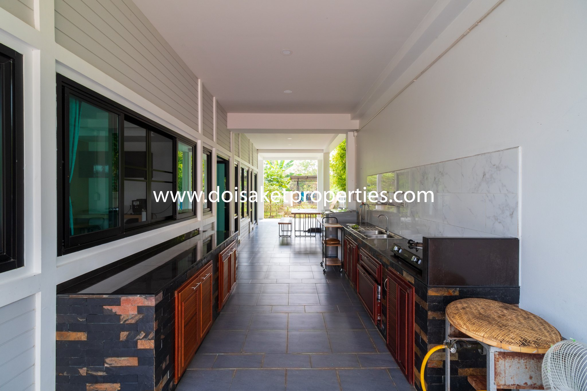 San Sai-DSP-(HS312-05) Incredible 5+ Bedroom Home with Swimming Pool for Sale near Maejo University in San Sai