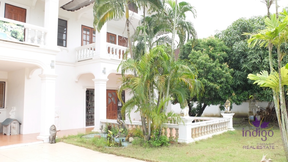 Perfect for a renovations project! Large 3 bedroom house on a large plot of land for sale in Doi Saket