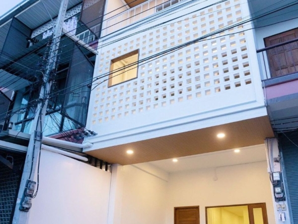 3 Story Townhouse with Doi Suthep View for Sale in Mae hia-SM-sta-1453