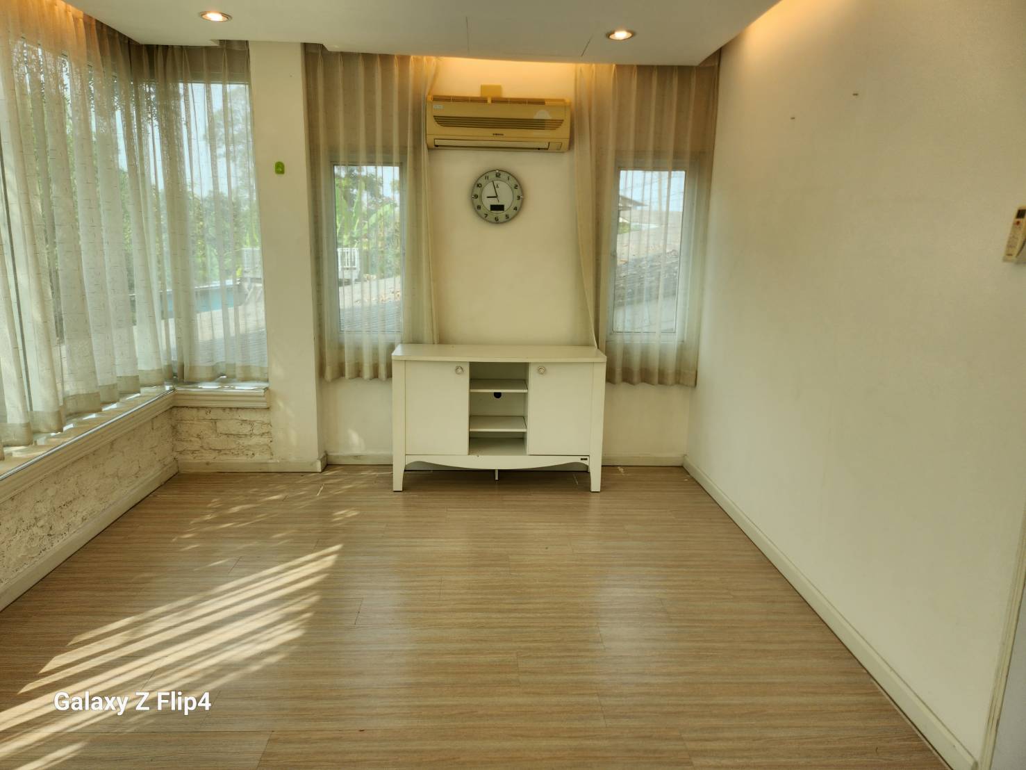 Rent in Yang Noeng