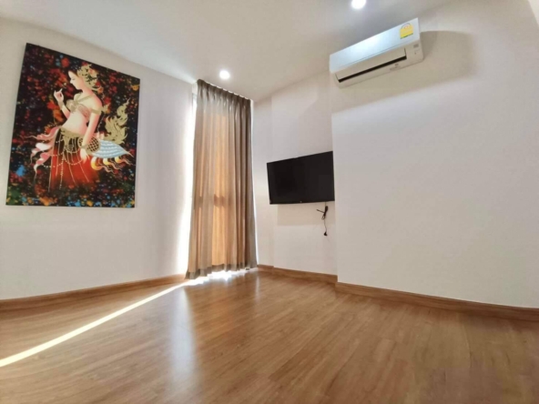 Gorgeous 2 Bedroom Condominium in Nimman For Sale-IRE-IRECS029