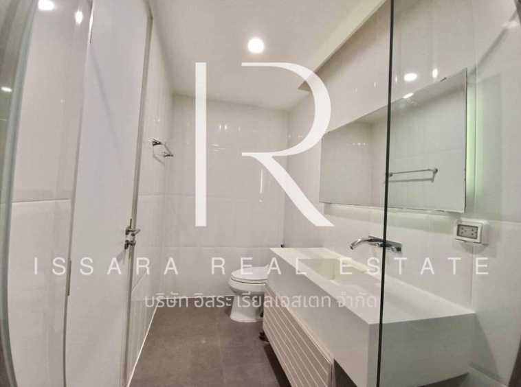 Gorgeous 2 Bedroom Condominium in Nimman For Sale-IRE-IRECS029