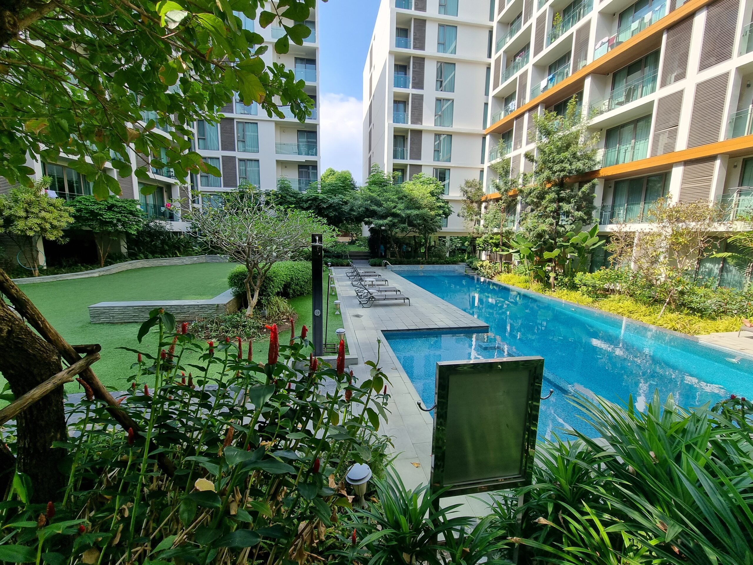 Gorgeous 2 Bedroom Condominium in Nimman For Sale-IRE-IRECS029