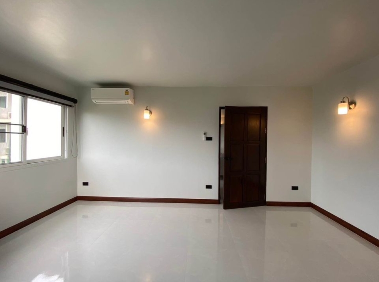 Tastefully Designed 2 Bedroom Condominium For Sale Near The New US Consulate Chiang Mai-IRE-IRECS058