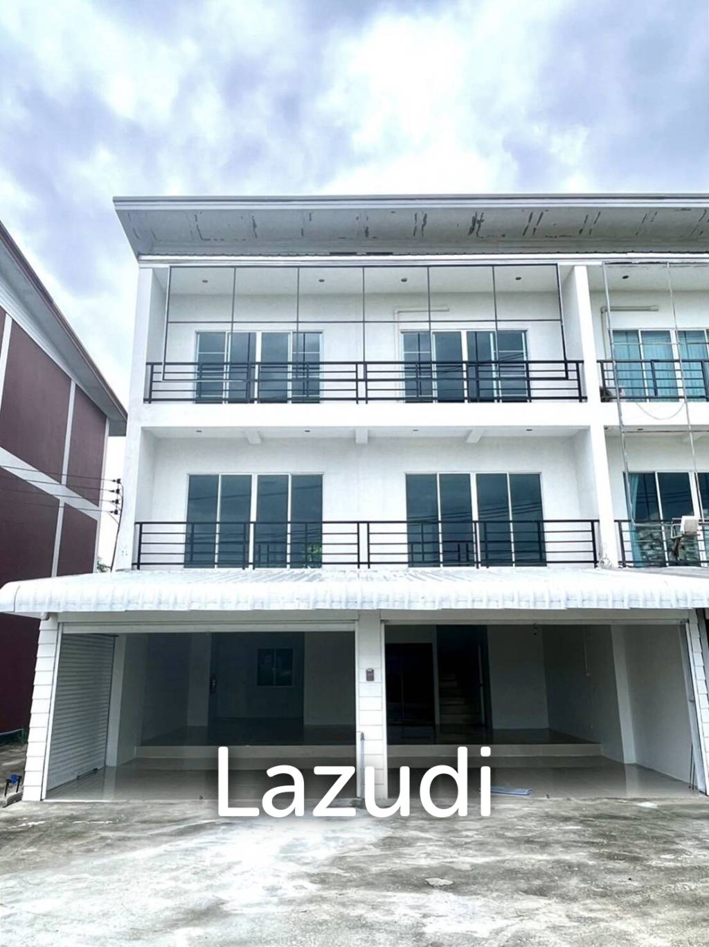 building-L-LAZ155122