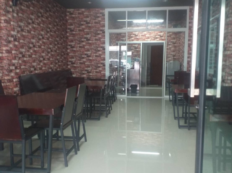 A modern commercial building with 3 bedrooms and 3 bathrooms in the Nong Hoi