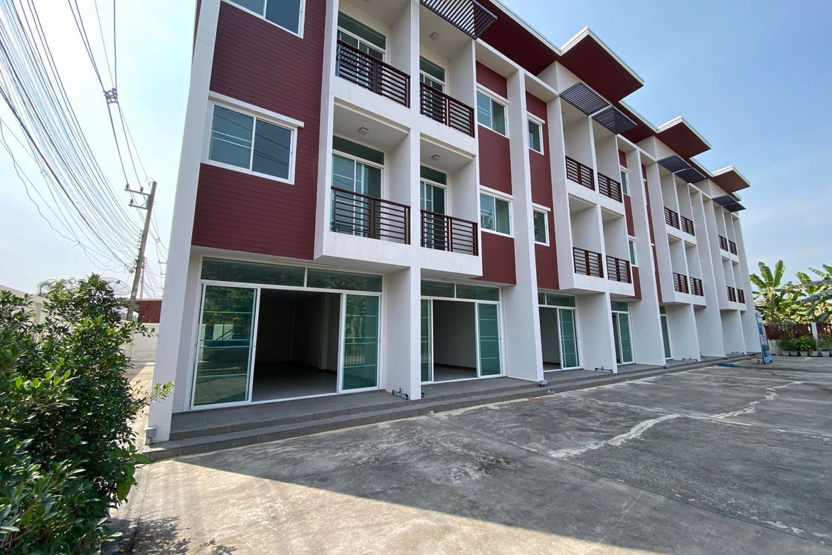 Brand new 3 bed townhome for sale in Chang Phuak Chiang Mai-P-PCCS766