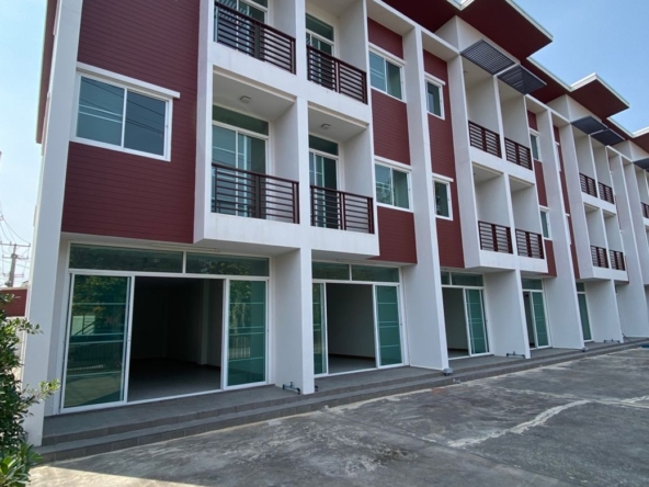 Brand new 3 bed townhome for sale in Chang Phuak Chiang Mai-P-PCCS766