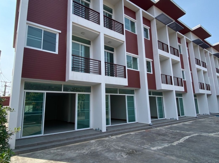 Brand new 3 bed townhome for sale in Chang Phuak Chiang Mai-P-PCCS766