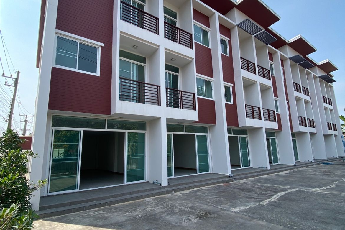 Brand new 3 bed townhome for sale in Chang Phuak Chiang Mai-P-PCCS766