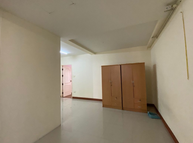 A commercial building for sale in Muang Chiang Mai-P-PCCS906