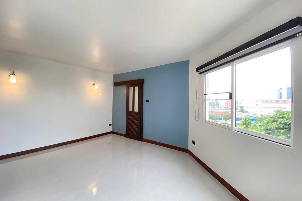 2 bed newly renovated unit for sale in Muang Chiang Mai-P-PCS865