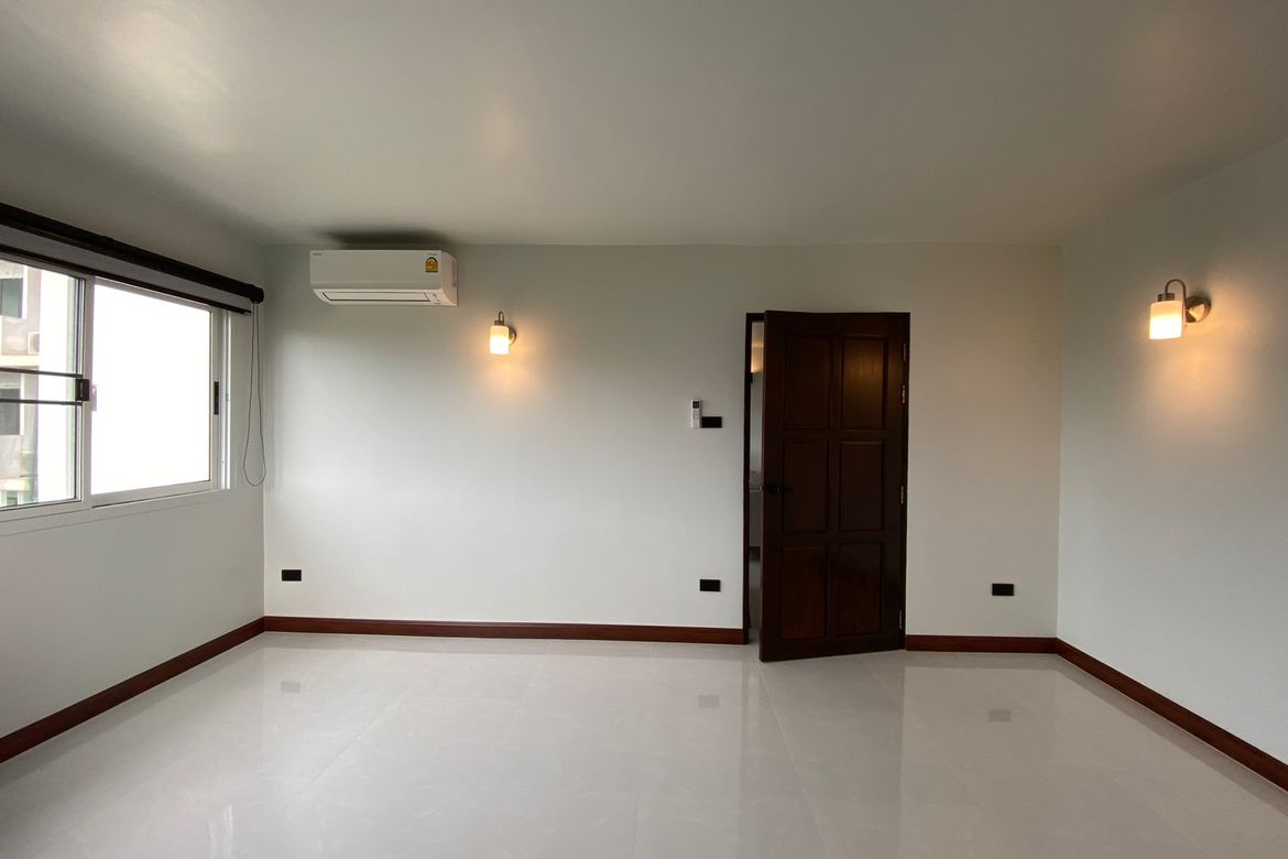 2 bed newly renovated unit for sale in Muang Chiang Mai-P-PCS865