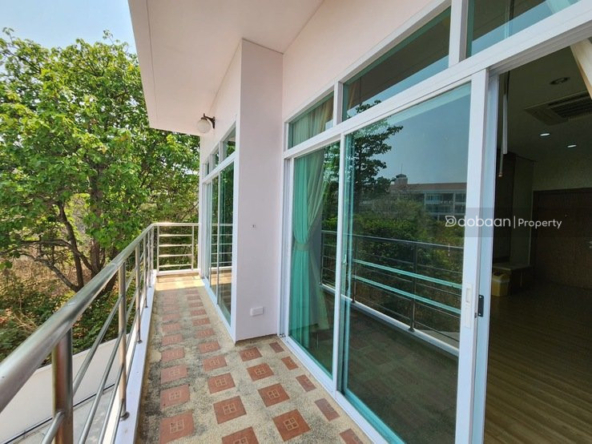 2-bathroom condo ready for immediate occupancy in the downtown area of Chiang Mai