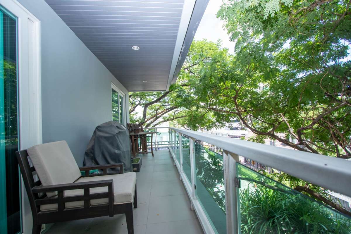 Elegant Two-Bedroom Condo for Sale at Rawee Waree Condominium-PH-RW020