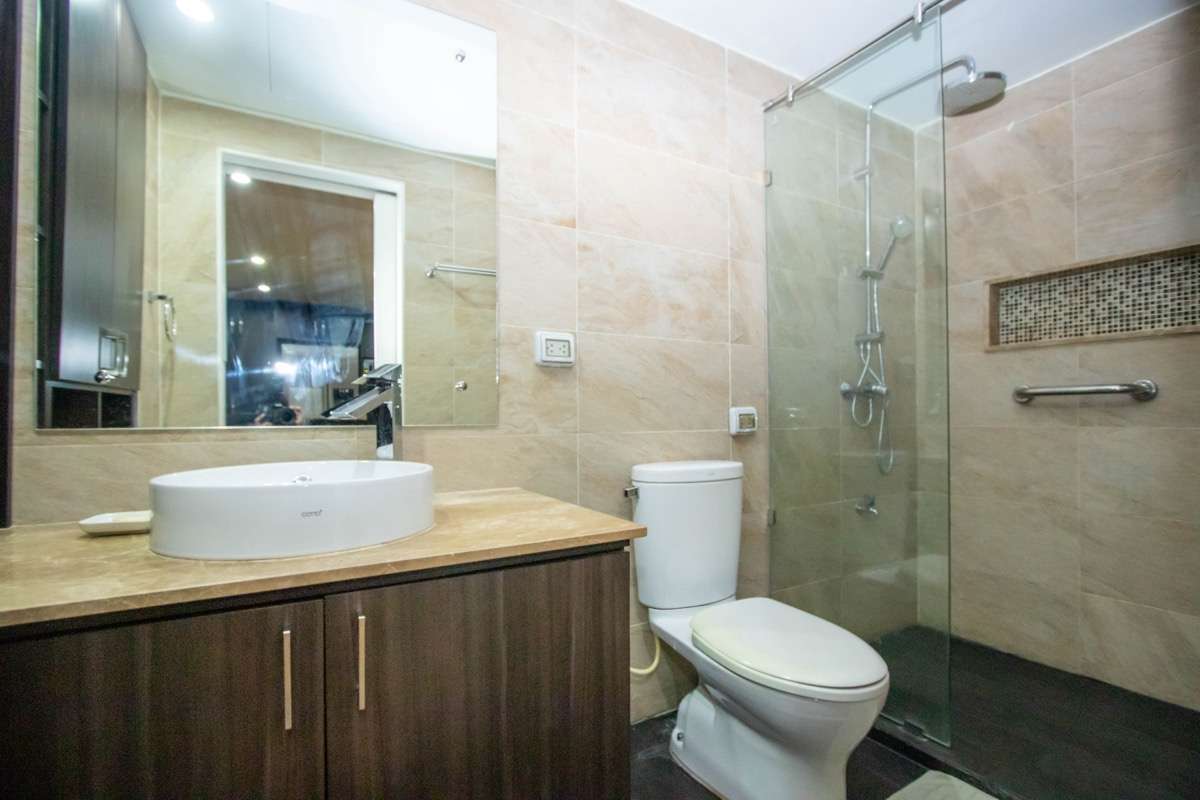 Elegant Two-Bedroom Condo for Sale at Rawee Waree Condominium-PH-RW020