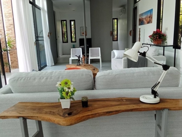 3 bed modern bungalow with a private pool for rent in Hang Dong