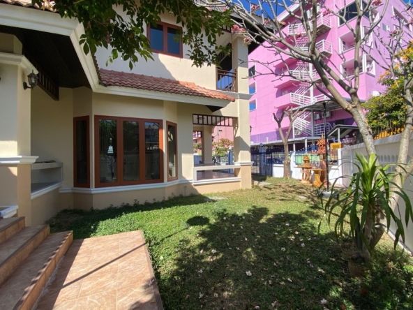 4 bed house for rent in Chang Phuak