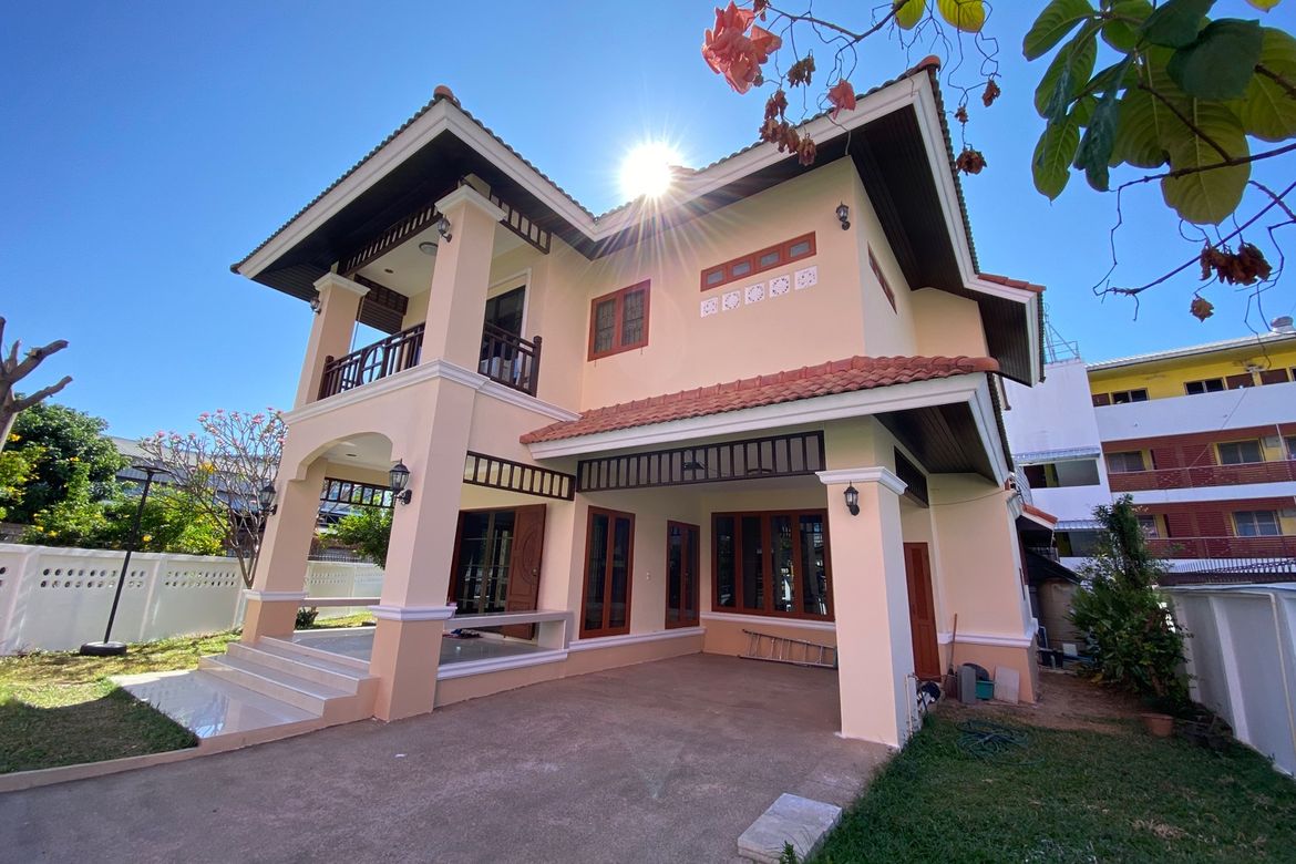 4 bed house for rent in Chang Phuak