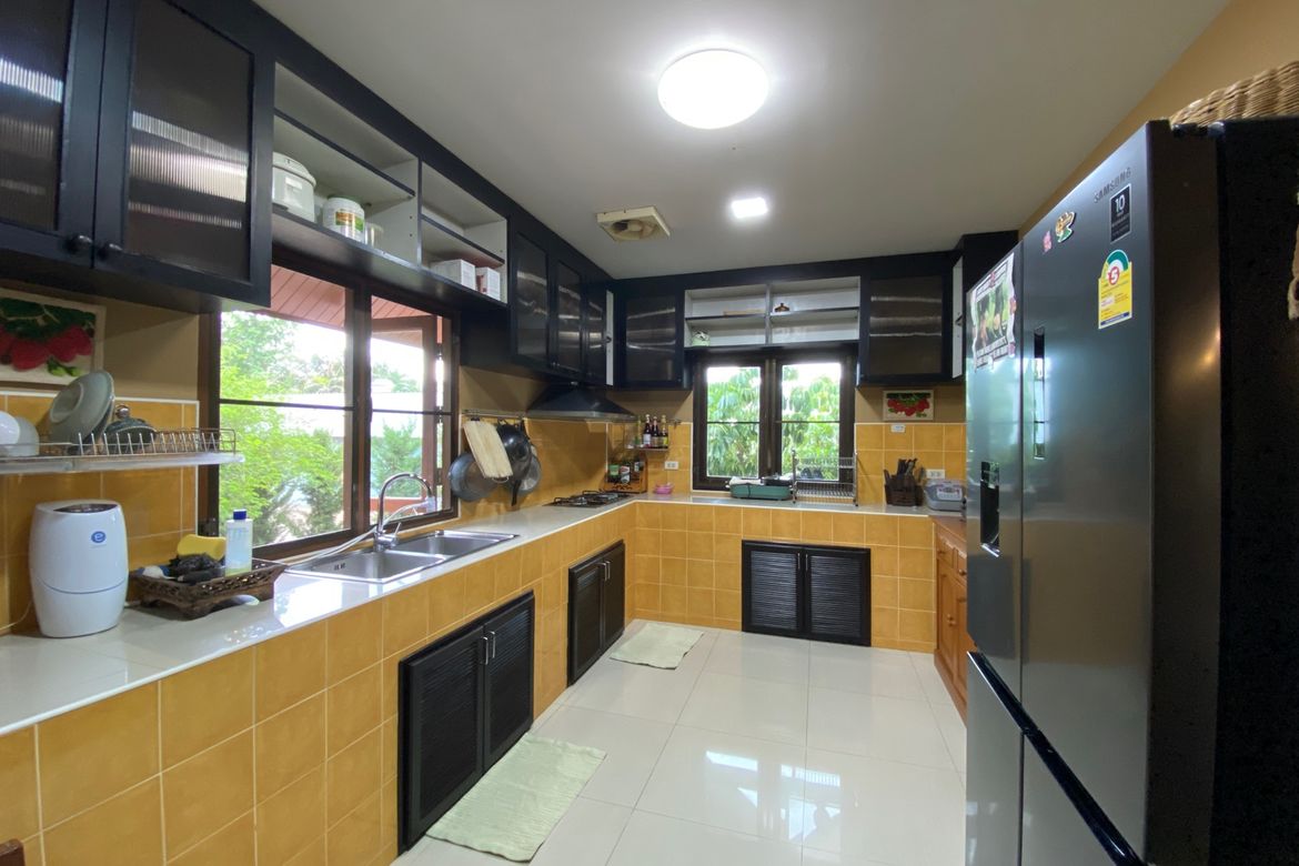 6 bed family home with private pool for sale in Nam Phrae Chiang Mai-P-PHS936