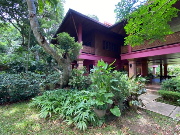 Lanna wooden thai house for sale in Don Kaew