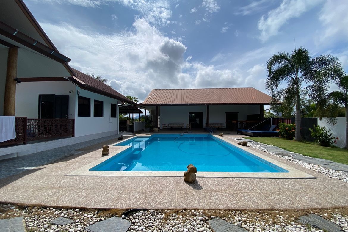 A pool villa 4 bed for sale in Mae Tang