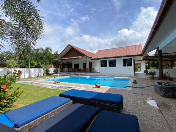 A pool villa 4 bed for sale in Mae Tang