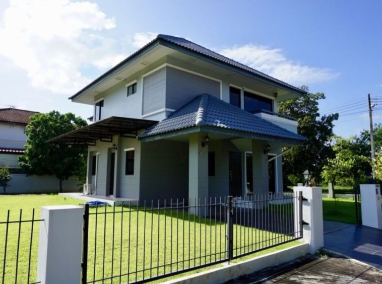 A family house for sale in San Khampeang