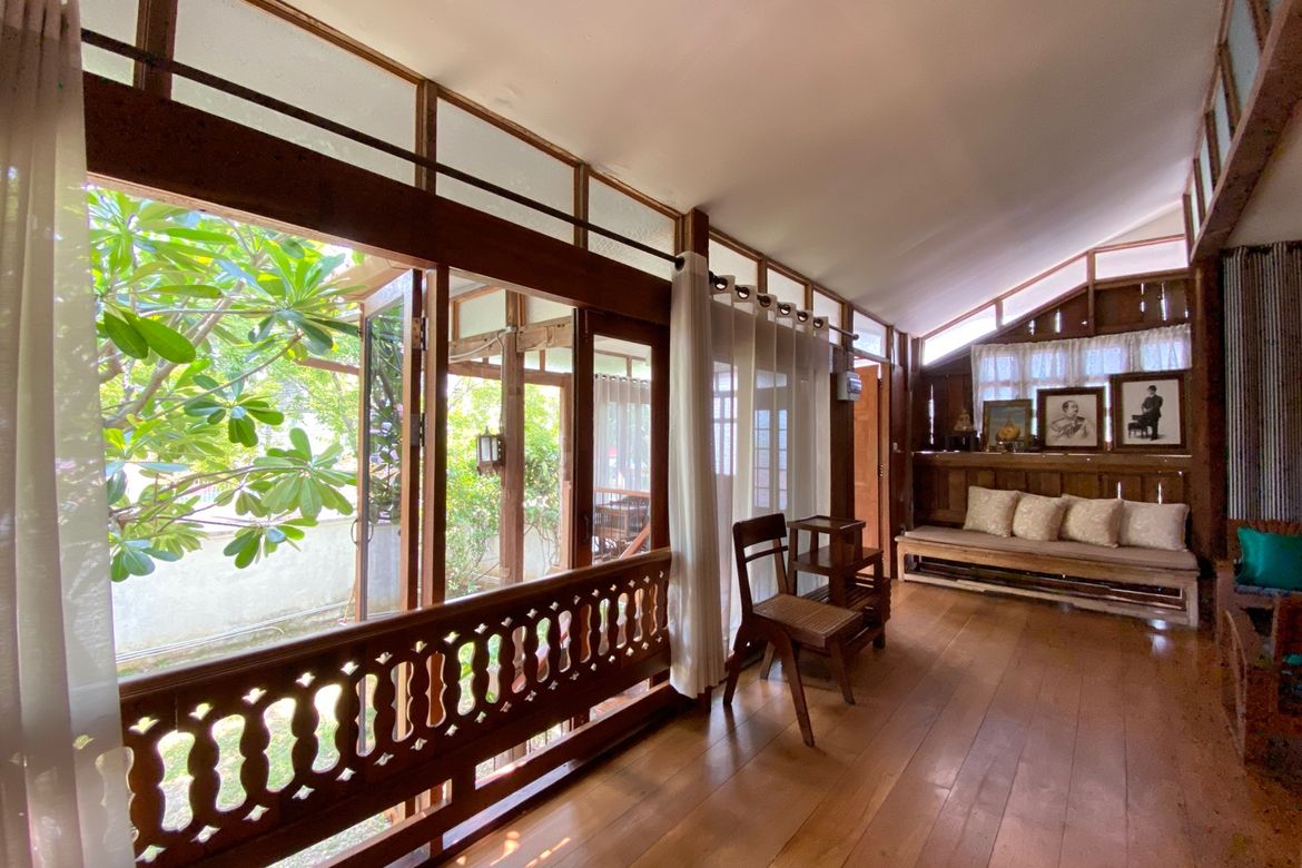 A charming wooden Thai house for sale in Sankhampeang