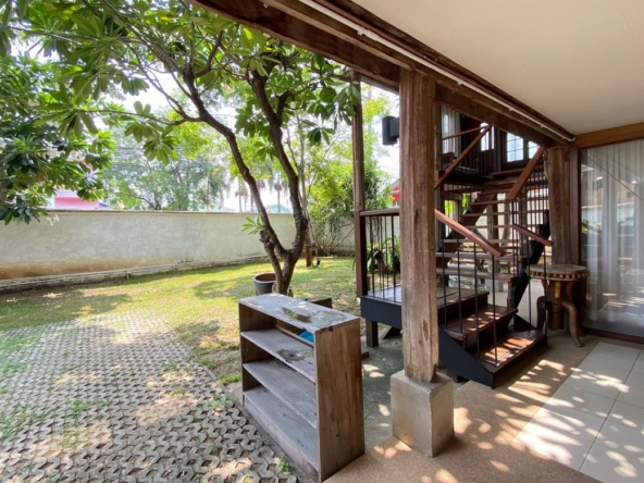 A charming wooden Thai house for sale in Sankhampeang