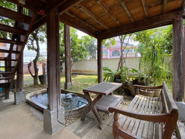 A charming wooden Thai house for sale in Sankhampeang