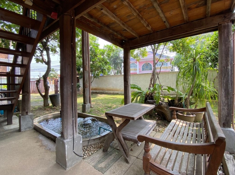 A charming wooden Thai house for sale in Sankhampeang