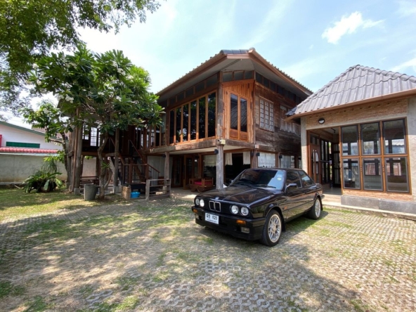 A charming wooden Thai house for sale in Sankhampeang