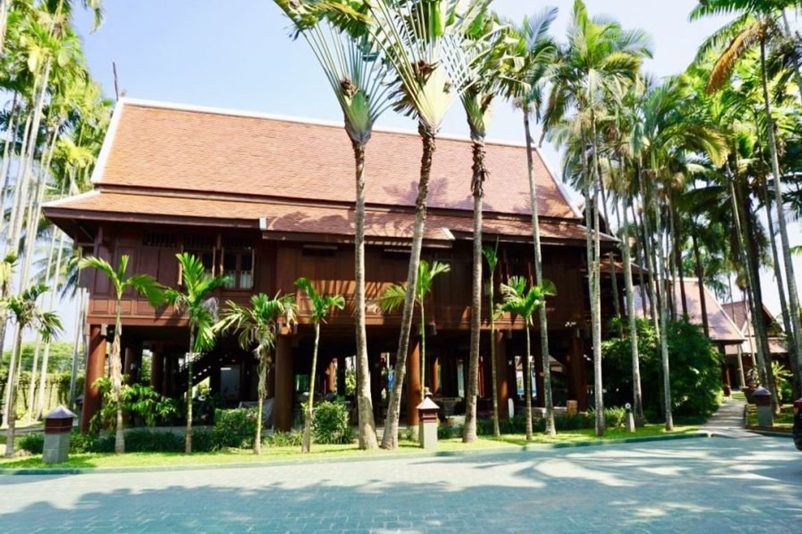 Luxurious Thai Lanna house for sale in San Sai