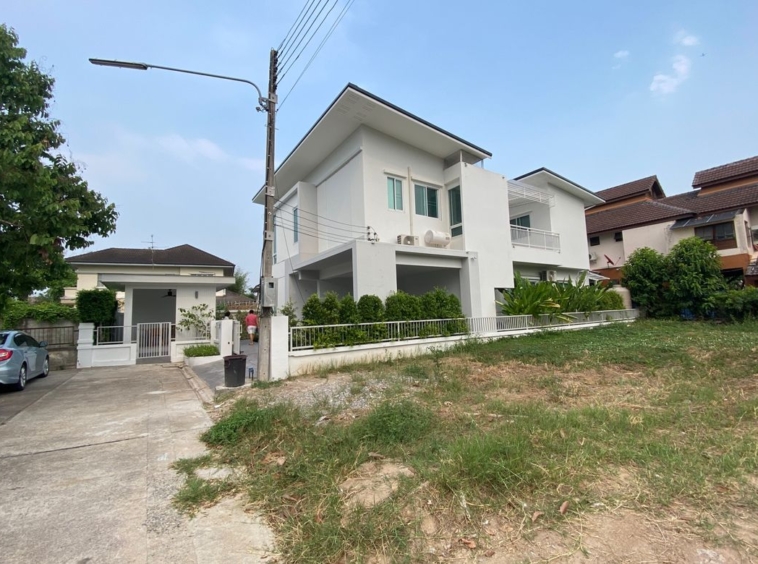 Modern house with pool for sale in San Sai