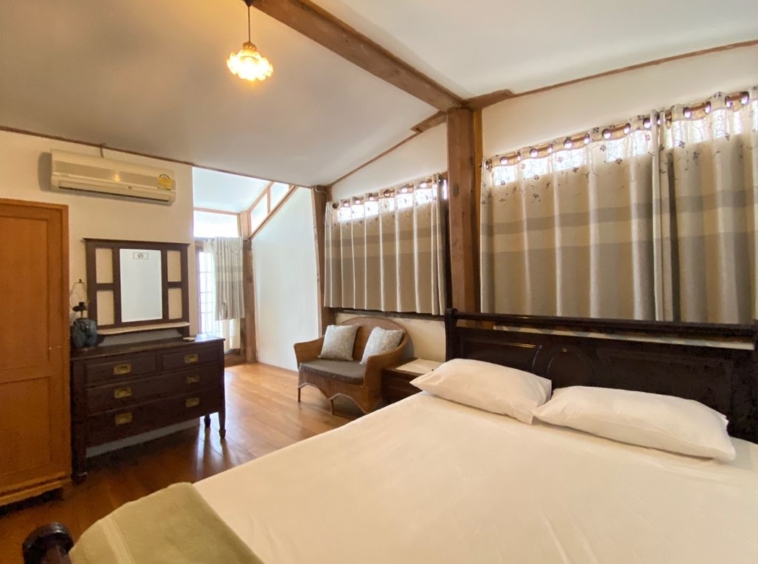 A charming wooden Thai house for rent or sale in Sankhampeang