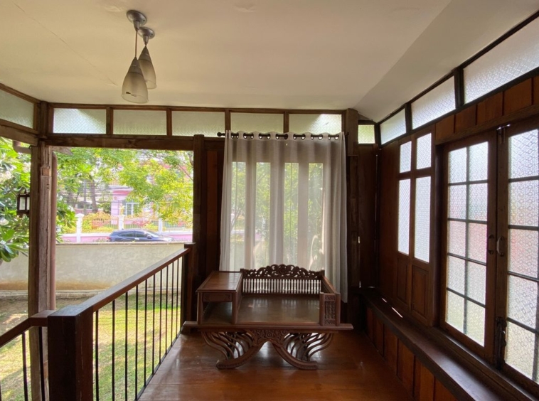 A charming wooden Thai house for rent or sale in Sankhampeang