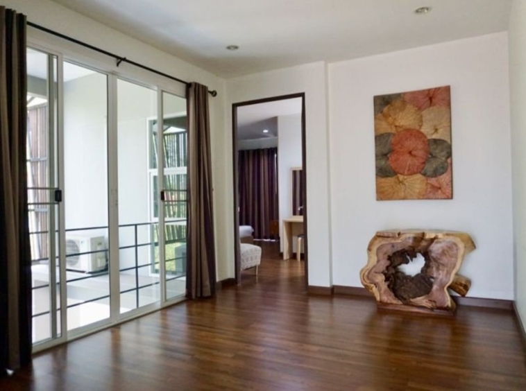 A modern house with pool for rent or sale in San Sai