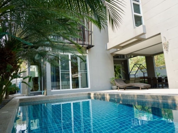 A modern house with pool for rent or sale in San Sai