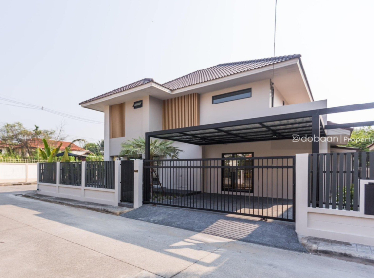 Two-story single house with 4 bedrooms and 4 bathrooms