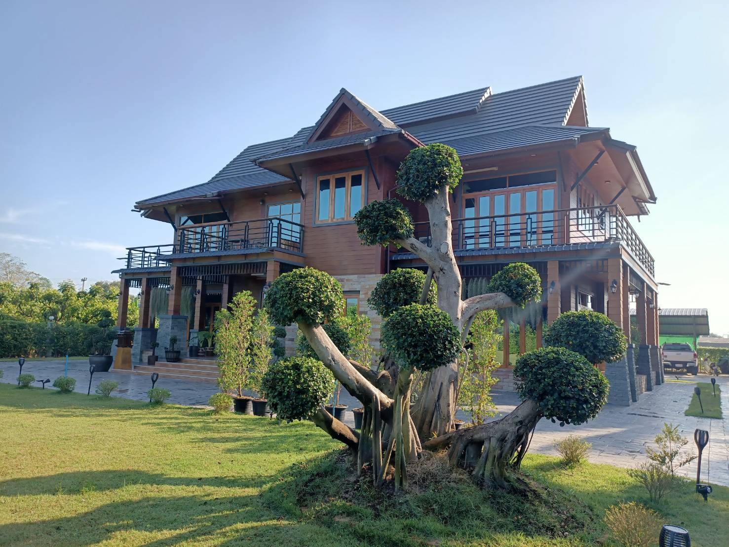 A luxurious mountain-view vacation home  2-story single house with 5 bedrooms and 5 bathrooms in Pong Tam