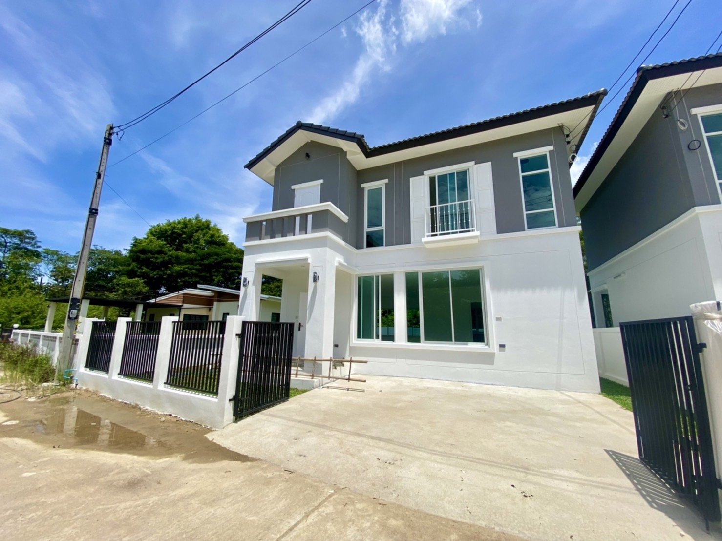 A two-story single-family house in a contemporary