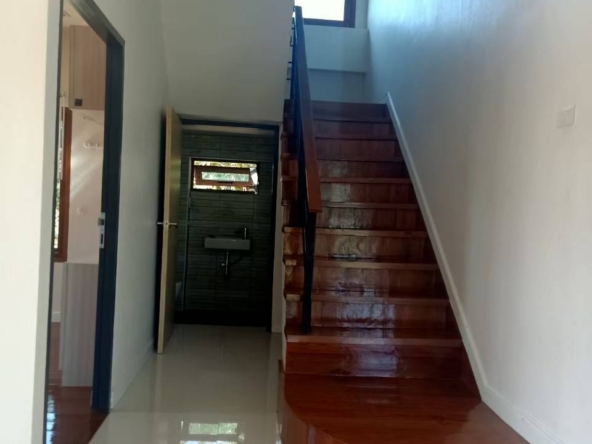 Detached 2-story modern-style house with 4 bedrooms and 4 bathrooms.-DB-SHHCMIHD09