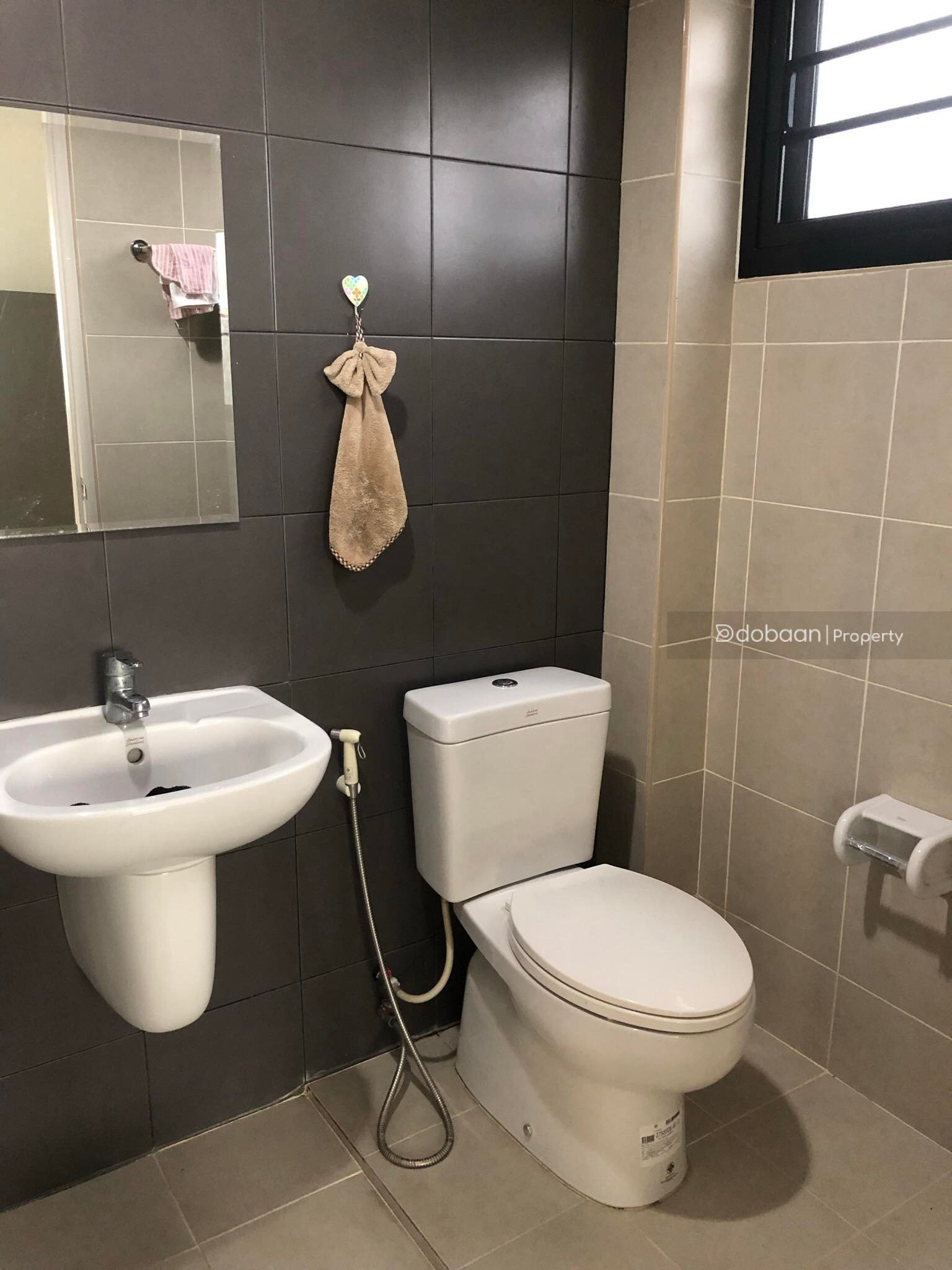 2 bathrooms.-DB-SHHCMIHD16