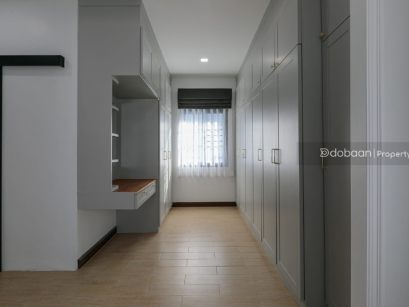 A two-story detached house with three bedrooms and four bathrooms located in the Hang Dong area